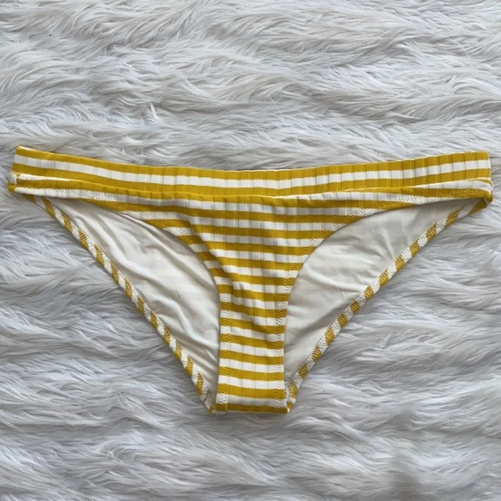 SOLID & STRIPED approximate tags